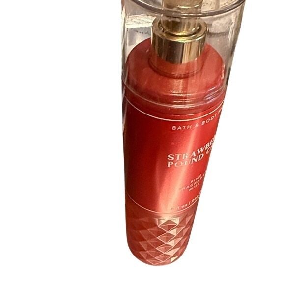 Bath Body Works Strawberry Pound Cake Fine Fragrance Mist 8 fl oz 236 mL Red - Picture 2 of 4